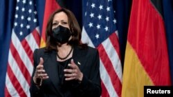 Wakil Presiden AS Kamala Harris berbicara pada Konferensi Keamanan Munich di Jerman, Minggu (20/2). 