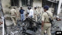 Ledakan di luar Rumah Sakit Sipil di Ahmedabad. Pengadilan India menjatuhkan hukuman mati kepada 38 orang atas serangkaian ledakan bom pada 2008 (Foto: AFP)