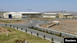 រូបឯកសារ៖ ទិដ្ឋភាព​នៃ​រោងចក្រ​​នុយក្លេអ៊ែរ Natanzដែល​មាន​ចម្ងាយ​ប្រមាណ ២៥០ គីឡូម៉ែត្រ ខាងត្បូង​នៃ​រដ្ឋធានី​តេហេរ៉ង់​នៃ​ប្រទេស​អ៊ីរ៉ង់ កាលពី​ថ្ងៃទី៣០ ខែមីនា ឆ្នាំ ២០០៥។