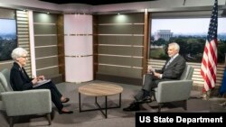 웬디 셔먼 미국 국무 부장관(왼쪽)이 3일 워싱턴의 싱크탱크인 브루킹스연구소가 주최한 화상 대담에 참석했다.