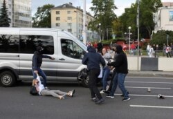 Law enforcement officers detain protesters during a rally against police brutality and the presidential election results in Minsk, Belarus, Sept. 13, 2020. (Credit: Tut.By)
