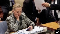 លោក​ស្រី​ Hillary Clinton​ អតីត​រដ្ឋមន្រ្តី​ការ​បរទេស​សរអា ​ បាន​ថ្លែង​ថា​ លោក​ស្រី​បាន​សុំ​ឲ្យ​ក្រសួង​ការ​បរទេស​លាត​ត្រដាង​​បញ្ជី​ អ៊ីមែល​របស់​លោក​ស្រី។​