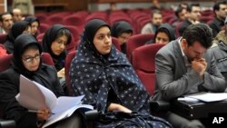 Iranka Rejhane Džabari (C) tokom suđenja u Teheranu