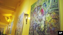 ផ្ទាំង​គំនូរ​ដែល​មាន​ទិដ្ឋភាព​ចម្រុះ​ចំនួន​១៨​ផ្ទាំង​ត្រូវ​បាន​ដាក់តាំង​ក្នុង​ពិព័រណ៍​មួយ​នៅ​ភោជនីយដ្ឋាន​មួយ​ក្បែរ​ព្រះបរមរាជវាំង​ក្នុង​ក្រុងភ្នំពេញ​រយៈពេល​ពេញ​មួយ​ខែ​ដោយ​គិត​ថ្លៃ​​ចាប់​ពី​ថ្ងៃ​ព្រហស្បតិ៍​ទី​៨ ​ខែ​ធ្នូ​នេះ​ត​ទៅ។