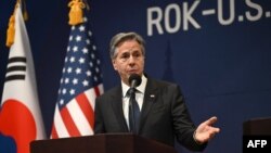 Menteri Luar Negeri AS Antony Blinken berbicara dalam konferensi pers bersama dengan Menteri Luar Negeri Korea Selatan Park Jin di Kementerian Luar Negeri di Seoul pada 9 November 2023. (Foto: AFP)