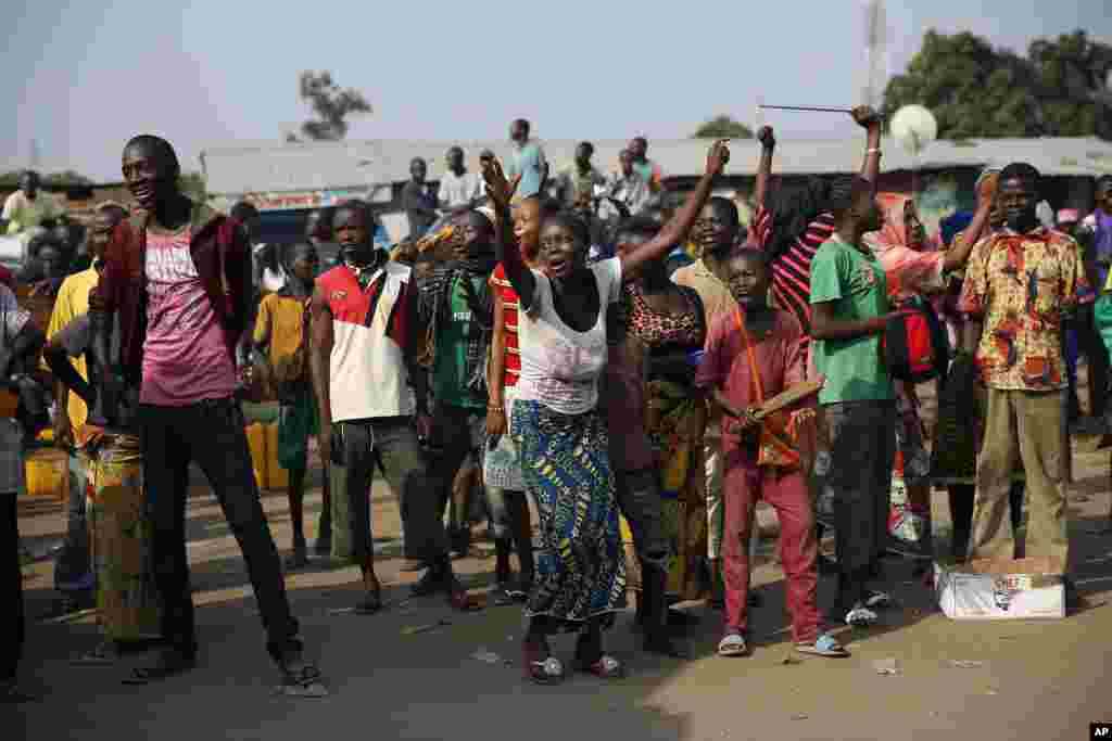 A Christian crowd cheers as thousands of Muslim residents from Bangui and Mbaiki flee the Central African Republic, escorted by Chadian troops, Feb. 7, 2014.