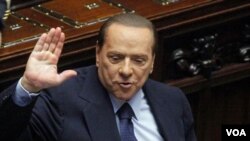 PM Silvio Berlusconi menang pemungutan suara di parlemen Italia dengan 316 mendukung dan 301 menentang.