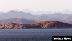 연평도 포격 3주기를 사흘 앞둔 20일 인천시 옹진군 연평도에서 바라본 북한 황해도 개머리 반도에 적막이 흐르고 있다.