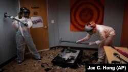 APTOPIX Virus-Outbreak-Rage-Room