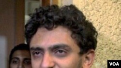 Wael Ghonim, Kepala Pemasaran Google untuk Timur Tengah dan Afrika Utara, beberapa jam setelah dibebaskan.