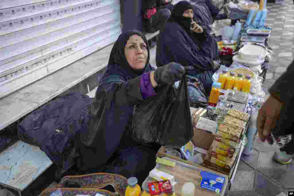 زنان دستفروش در شهر بصره در عراق