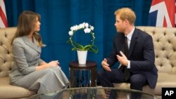 Ibu Negara AS Melania Trump bertemu Pangeran Harry di Ontario, Kanada sebelum Olimpiade Invictus, 23 September 2017.