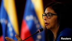 Ketua Majelis Konstituante, Delcy Rodriguez, berbicara di sebuah konferensi pers di Caracas, Venezuela, 28 Agustus 2017.