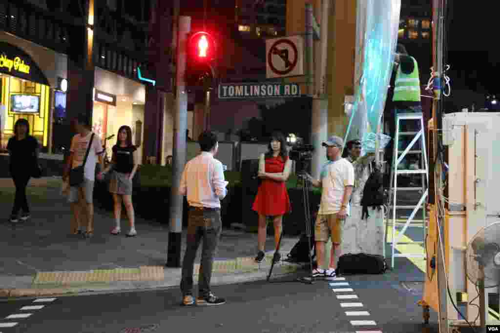 خبرنگاران در این دو روز بی وقفه سرگرم گزارش آخرین تحولات در سنگاپور استند