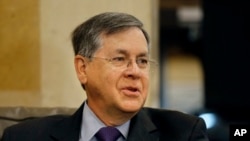 Diplomat AS David Satterfield, 67, menghadiri pertemuan dengan Perdana Menteri Lebanon Saad Hariri, di Beirut, Lebanon, pada 5 Maret 2019. Satterfield baru-baru ini dilantik sebagai duta besar AS untuk wilayah Semenanjung Somalia. (Foto: AP)