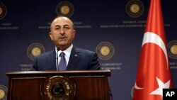 Menteri Luar Negeri Turki Mevlut Cavusoglu memberikan keterangan kepada pers di Ankara, Turki, 5 Juni 2017. (Foto: dok).