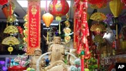 Prodavnica "Mali Sajgon" u Vestminsteru u Kaliforniji nudi ideje za poklone za lunarnu novu godinu. 