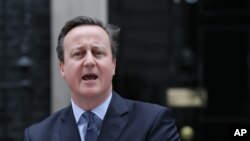 លោក​នាយក​រដ្ឋ​មន្ត្រី​អង់គ្លេស David Cameron ធ្វើ​សេចក្តី​ថ្លែងការណ៍​មួយ​នៅ​ខាង​ក្រៅ​គេហដ្ឋាន​របស់​នាយក​រដ្ឋ​មន្រ្តី​ ក្នុង​ក្រុង​ឡុងដ៍ កាលពី​ថ្ងៃទី២០ ខែកុម្ភៈ ឆ្នាំ២០១៦។