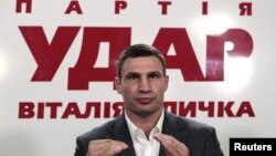 Yevropa Ittifoqi hamda AQShga moyil, bokschi Vitaliy Klichkoning “Udar” va “Erkinlik” partiyalari siyosiy sahnada yangi va “Batkivshina” bilan koalitsiyaga birlashdi.