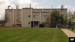 Gedung Fort Detrick di Frederick, Maryland. Lebih dari 20 persen warga Frederick langsung atau tidak langsung menjadi pegawai pemerintah federal, yang kebanyakan bekerja di Fort Detrick, fasilitas riset biomedis milik Angkatan Darat yang mempekerjakan hampir 10.000 pegawai (foto: Dok).