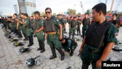 Riot police officers attend a training session ahead of demonstrations in central Phnom Penh, file photo. 