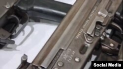 Kolombiya Devrimci Silahlı Güçleri’nin (FARC) 2016 yılında silah bırakmayan gruplarından 39. Blok’a karşı bir operasyon sırasında Venezuela silahlı kuvvetlerine ait bir silah cephaneliği bulundu. 