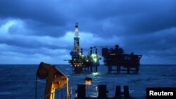 中国国企巨头中海油在渤海辽东湾的海上钻井平台。（资料照)