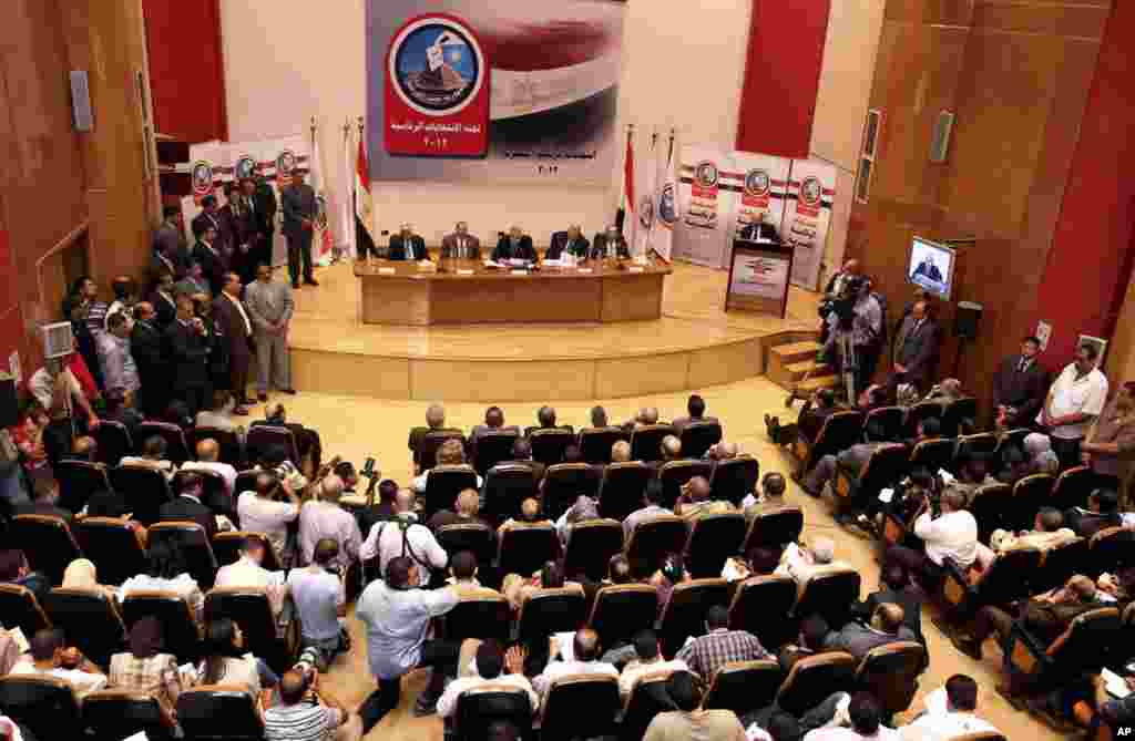 Egypt&#39;s election committee announces the result of the presidential election at the State Information Service headquarters in Cairo, Egypt, June 24, 2012. (AP)