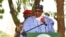 Le président nigérian Muhammadu Buhari s'exprime lors d'une visite à la caserne Maimalari à Maiduguri, le 17 juin 2021.