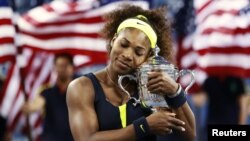 Serena Williams berhasil menjuarai tunggal putri kejuaraan grand slam AS terbuka untuk ke-4 kalinya hari Minggu (9/9). 