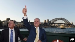 Perdana Menteri Australia Malcolm Turnbull, kanan, dan Perdana Menteri New Zealand John Key.