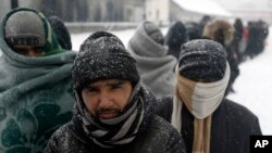 فعالان حقوق بشر از وضعیت پناهجویان در دروازه‌های اتحادیۀ اروپایی ابراز نگرانی کرده اند