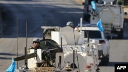 Pasukan penjaga perdamaian PBB di Lebanon (UNIFIL) berpatroli di wilayah Marjayoun di selatan Lebanon pada 12 Oktober 2024. (Foto: AFP)