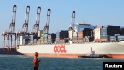 中国青岛货柜码头2018年10月18日的情景（路透社）