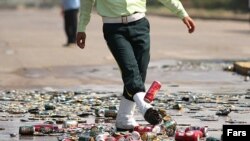 یکی از مراسم امحای مشروبات الکلی توسط نیروی انتظامی در ایران