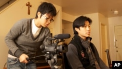 재미 이산가족들의 애끊는 사연을 다룬 다큐멘터리 영화 ‘이산가족들(Divided Families)'을 제작한 제이슨 안 씨 등 한인 2세들 (자료사진)