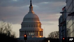 نمایی از ساختمان کنگره ایالات متحده در شهر واشنگتن