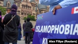 Masyarakat melakukan protes terhadapi Islamofobia, di Toronto, Ontario, Kanada 18 Juni, 2021. (Foto: REUTERS/Alex Filipe)