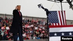 Predsednik Donald Tramp na predizbornom mitingu u Alentaunu u Pensilvaniji, 26. oktobra 2020.