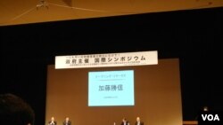 본 정부 주최로 도쿄에서 열린 북한 인권 문제 국제 심포지엄에서 가토 가쓰노부 일본 납치문제담당상이 발표하고 있다.