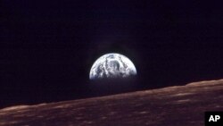 Oydan Yerning ko'rinishi. "Apollon-8" missiyasi olgan surat. 24-dekabr, 1968