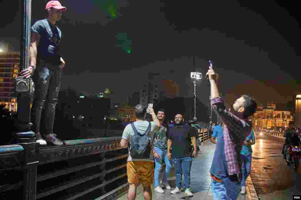 The Egyptian government is lifting many restrictions, including ending the nighttime curfew. (Hamada Elrasam/VOA) 