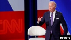 조 바이든 미국 대통령이 21일 메릴랜드주 볼티모어에서 열린 CNN 타운홀 행사에서 발언하고 있다. 