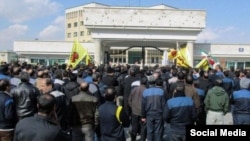 کارگران «هپکو» اردیبهشت امسال در اعتراض  به عدم پرداخت حقوق‌های معوقه و بلاتکلیفی وضعیت اشتغال دست به اعتصاب و مسدود کردن چند روزه خط آهن اراک زدند.