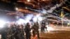 La police disperse les manifestants lors d'une manifestation à Portland, Oregon, le 5 septembre 2020.