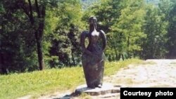 Skulptura Emine, djelo banjalučkog vajara Ahmeta Bešića, Facebook stranica 'Banja Luka iz starih albuma'