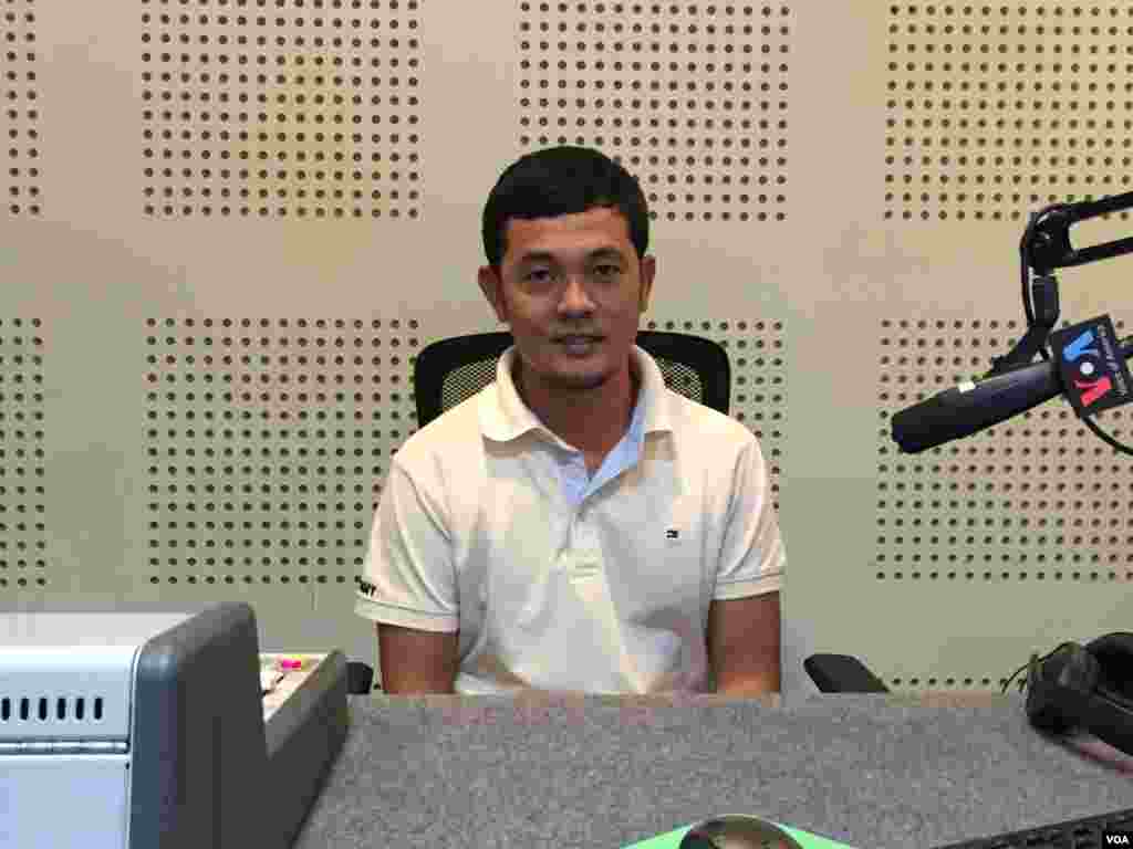 Suy Senglim is a bird photographer and founder of &quot;Birds of Cambodia, Education and Conservation&quot; (Nem Sopheakpanha/VOA Khmer)