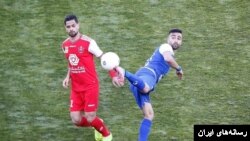 صحنه‌ای از بازی استقلال پرسپولیس. آرشیو