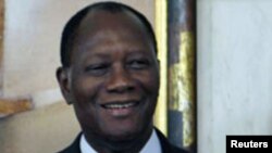 Le président Ouattara reçoit la secrétaire d'Etat Hillary Clinton à Abidjan, le 17 janvier 2012. 