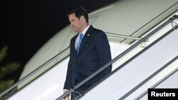 Госсекретарь США Марко Рубио по прибытии в международный аэропорт в Джидде, Саудовская Аравия, 10 марта 2025 года (фото Saul Loeb/Pool via Reuters). 